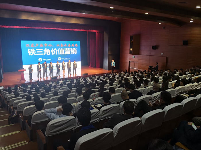 現(xiàn)場運城制版與會人員做筆記 現(xiàn)場運城制版與會人員做筆記