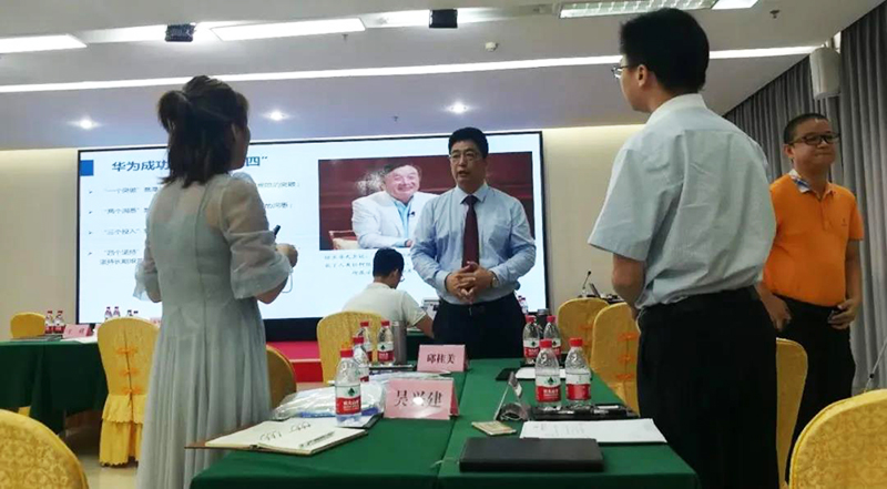 姜巖博士受邀為海南省中小企業(yè)進(jìn)行《高績(jī)效團(tuán)隊(duì)打造》課程分享4 姜巖博士受邀為海南省中小企業(yè)進(jìn)行《高績(jī)效團(tuán)隊(duì)打造》課程分享4