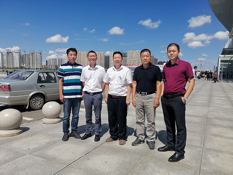 南方略咨詢(xún)助力富爾農(nóng)藝經(jīng)銷(xiāo)商戰(zhàn)略聯(lián)盟大會(huì)2 南方略咨詢(xún)助力富爾農(nóng)藝經(jīng)銷(xiāo)商戰(zhàn)略聯(lián)盟大會(huì)2