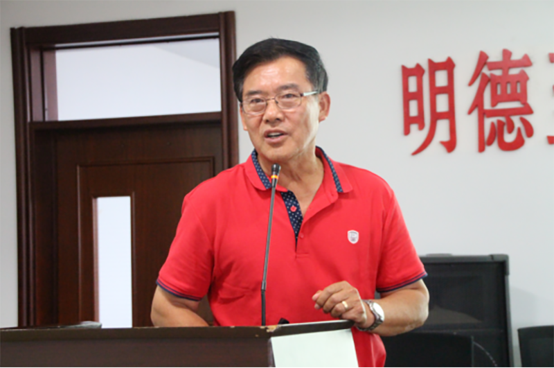 富爾農(nóng)藝科研副總孫書(shū)庫(kù)博士做《科研助推富爾騰飛》的主題報(bào)告 富爾農(nóng)藝科研副總孫書(shū)庫(kù)博士做《科研助推富爾騰飛》的主題報(bào)告