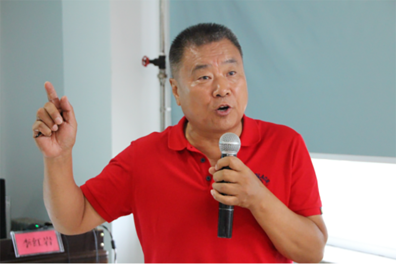 富爾農(nóng)藝董事長(zhǎng)張立做《富爾的戰(zhàn)略發(fā)展與體制改革》的主題演講 富爾農(nóng)藝董事長(zhǎng)張立做《富爾的戰(zhàn)略發(fā)展與體制改革》的主題演講