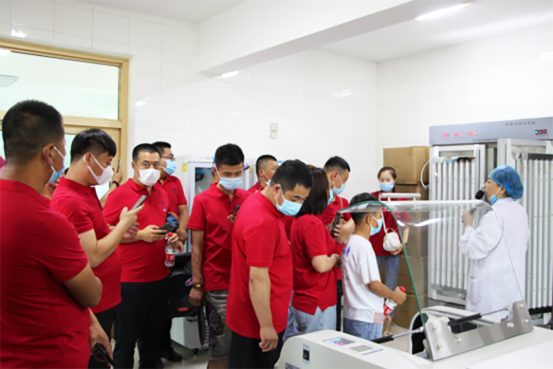 參觀(guān)富爾農(nóng)藝生物育種實(shí)驗(yàn)室 參觀(guān)富爾農(nóng)藝生物育種實(shí)驗(yàn)室