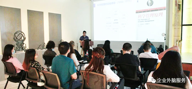 7月31日南方略咨詢高級副總裁姜巖博士“華為領(lǐng)導(dǎo)力”講座取得圓滿成功1 7月31日南方略咨詢高級副總裁姜巖博士“華為領(lǐng)導(dǎo)力”講座取得圓滿成功1